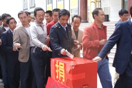 Local Chinese donate money for victims of a flood on July 21, 2009 after a heavy rainstorm hit Maqu County in northwest China's Gansu Province, killing at least five people.