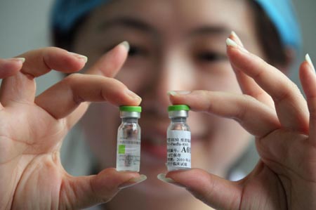 A medical staff displays A/H1N1 influenza vaccines in Beijing, capital of China, July 22, 2009. Sinovac Biotech Co. Ltd. began clinical test on A/H1N1 influenza vaccines Wednesday in Beijing. The volunteers will inoculate the first batch of A/H1N1 influenza vaccines in a week and the research will be completed in September. (Xinhua/Xing Guangli) 