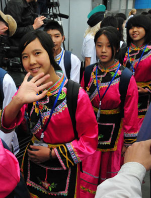 Students from China's earthquake areas arrive at the 'Ocean' All-Russia Children's Care Center in Vladivostok, Russia, on July 23, 2009. A total of 550 children from southwest China's earthquake areas flew to Russia's Far East on Thursday for a three-week rehabilitation program at the invitation of the Russian government. 