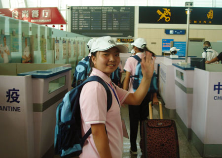 School children wave goodbye before aboarding an airplane to Russia for a three-week recuperative holiday in Xi&apos;an, capital of northwest China&apos;s Shaanxi Province, July 23, 2009. A total of 550 students from China&apos;s earthquake-hit areas, at the invitation of the Russian government, will start a three-week recreational trip at a Russian children&apos;s care center in the coastal city of Vladivostok on July 23.