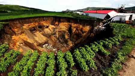 Photo taken on July 23, 2009 shows a cave at the Xinyongfeng Coal Mine where a flooding accident took place in Jixi City, northeast China's Heilongjiang Province. Twenty-three miners were trapped underground after a flooding accident at the coal mine in Jixi city. Rescue work is under way, and preliminary investigation showed heavy rain was to blame for the accident