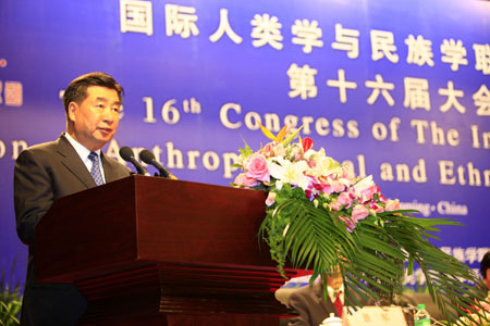 Chinese Vice Premier Hui Liangyu delivers a speech at the 16th congress of the International Union of Anthropological and Ethnological Sciences (IUAES) which opened in Kunming, southwest China's Yunnan Province, on July 27, 2009.