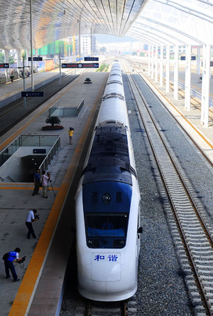 A train of the inter-city railway between Shenyang and Fushun leaves the Fushun North Railway Station in Fushun, northeast China&apos;s Liaoning Province, on July 30, 2009. The inter-city railway between Shenyang, capital of Liaoning Province, and Fushun, was officially put into use on Thursday.