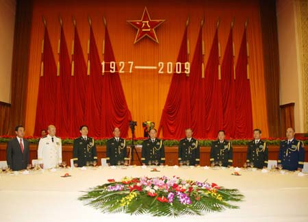 A reception is held to mark the PLA's 82nd founding anniversary in Beijing, capital of China, July 31, 2009. (Xinhua/Wang Jianmin)
