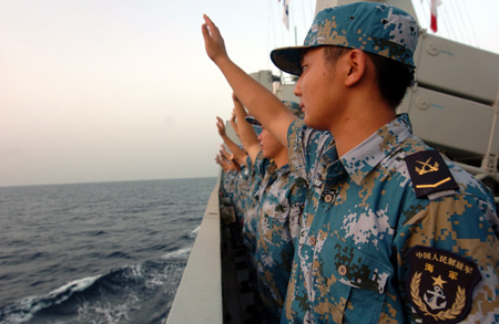 Crew members of the missile frigate 'Zhoushan' of the third Chinese naval flotilla see off the second Chinese naval flotilla in the Gulf of Aden on August 2, 2009. 