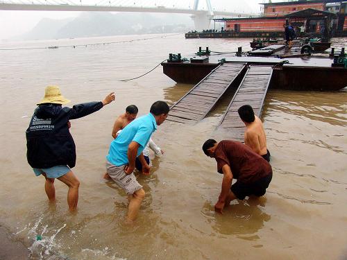 The five-stage ship locks of the Three Gorges Dam, the world's largest hydropower project, was closed Monday as it braced for the biggest flood crest this summer. [Xinhua]