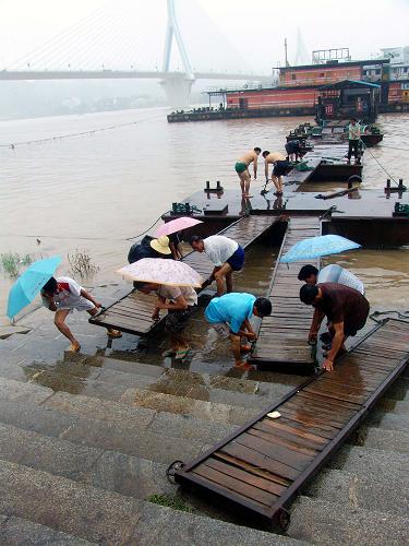 The five-stage ship locks of the Three Gorges Dam, the world's largest hydropower project, was closed Monday as it braced for the biggest flood crest this summer. [Xinhua]