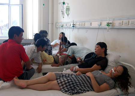 Poisoned people receive treatment in a local hospital in Chifeng City of north China's Inner Mongolia Autonomous Region, on August 5, 2009. 