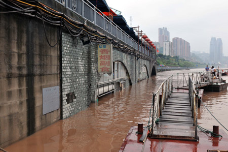 The houses along the Nanbin Road are inundated by rainfalls in southwest China's Chongqing Municipality, on August 4, 2009. The continual heavy rainfalls in Chongqing brought about flood over the city, with many lower sections of the riverside streets submerged.