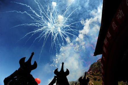 Fireworks explode during a tourism promotion ceremony at the Tianchi Lake in the Tianshan Mountains of northwest China&apos;s Xinjiang Uygur Autonomous Region, on August 8, 2009. 