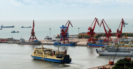 A passenger liner leaves Xiuying port in Haikou, capital of south China's Hainan Province, on August 8, 2009.