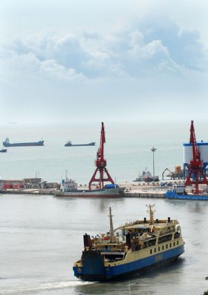 A passenger liner leaves Xiuying port in Haikou, capital of south China's Hainan Province, on August 8, 2009. 