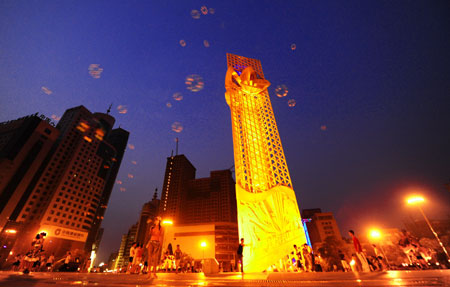 Local people enjoy their time at Victory plaza in downtown Anshan, where Anshan Iron and Steel Group Corporation (Angang) is located, northeast China's Liaoning Province, on August 1, 2009. 