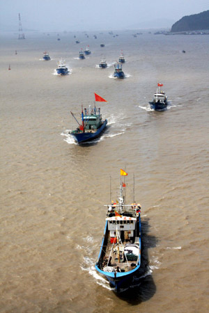A group of fishboats leave their shelter port for fishing in Zhoushan, east China's Zhejiang Province, on August 11, 2009. Nearly 10,000 fishboats came out for fishing on Tuesday after the alert of Typhoon Morakot was lift.