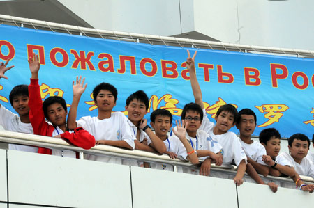 Chinese children wave goodbye at the &apos;Ocean&apos; All-Russia Children&apos;s care center in Vladivostok, Russia, on August 11, 2009. The 550 Chinese children affected by the devastating 2008 earthquake in southwestern China finished their three-week recreational trip at the care center on Tuesday and prepared to go back to China.