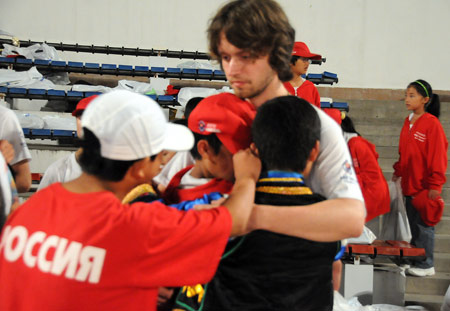 Chinese children hug their Russian counsellors at the 'Ocean' All-Russia Children's care center in Vladivostok, Russia, on August 11, 2009.