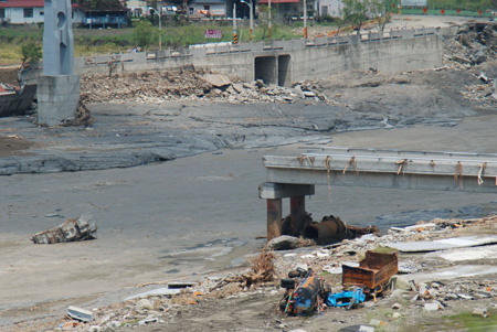 A collapsed bridge is seen in Jiasian Township, Kaohsiung County, southeast China's Taiwan, on August 15, 2009. 