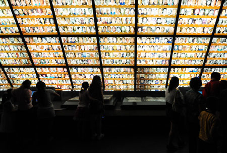 People visit the Memorial Hall of the Victims in Nanjing Massacre By Japanese Invaders in Nanjing, capital of east China's Jiangsu Province, on August 15, 2009. Chinese people and Japanese pacifists attended commemorating ceremonies on August 15, the 64th anniversary of the victory day of the Chinese anti-Japanese war.