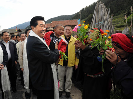 Jia Qinglin (L FRONT), chairman of the National Committee of the Chinese People's Political Consultative Conference (CPPCC), talks with villagers in Anbei Village, Shuijing Township of Songpan County in the Tibetan-Qiang Autonomous Prefecture of Aba, southwest China's Sichuan Province, on August 14, 2009.