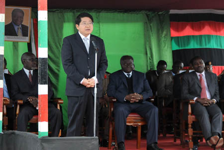 Chinese ambassador to Kenya Deng Hongbo speaks during the start-working ceremony of a road which will be built by Chinese company in Nairobi, capital of Kenya, Aug. 21, 2009. China will give technical and financial support to the road that around Nairobi, the first main road in Nairobi.