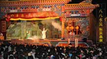 The photo taken on August 21, 2009 shows a scene of Taiwanese Opera on a charity show held in Taipei, southeast China's Taiwan province. A charity show of Taiwanese Opera was held in Taipei Friday to collect money to assist the youngsters in the typhoon-hit southern Taiwan.