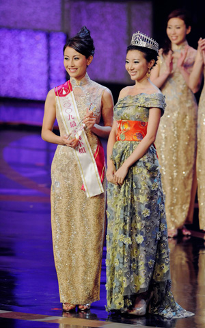 Candy Yuen (L) is titled with Miss Photogenic during the Miss Hong Kong 2009 pageant in Hong Kong, south China, on August 22, 2009. 