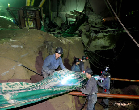Photo taken on late night of August 24, 2009 shows rescuers set wind tube to a pit where a blast took place in a coal mine in Heshun County, north China's Shanxi Province, as rescue works are undergoing. Eleven people have been killed, three are missing and two survived following a gas blast in the Xingguang Coal Company Ltd. here at about 11:10 AM on Monday, the local authorities said.