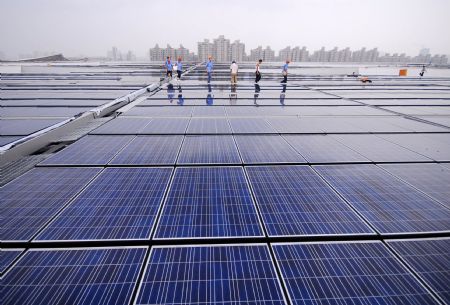  Photo taken on Aug. 23, 2009 shows the solar power-generating panel roof of the Shanghai-Expo 2009 Theme Pavilion, the largest of its kind in single unit which was just finished for installation, in east China's Shanghai Municipality. The solar power-generating panel extends to a total area of 30,000 square meters, accounting for a half of the 60,000-square-meters roof of the Shanghai-Expo 2009 Theme Pavilion, with gross power output totaling 2.5 megawatts. 