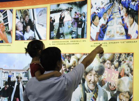 People visit an exhibition of achievements in China's Inner Mongolia, Xinjiang, Guangxi, Ningxia and Tibet autonomous regions, at the Cultural Palace of Nationalities in Beijing, August 26, 2009. 