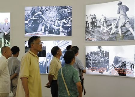 People visit an exhibition of achievements in China's Inner Mongolia, Xinjiang, Guangxi, Ningxia and Tibet autonomous regions, at the Cultural Palace of Nationalities in Beijing, August 26, 2009. The exhibition, which opened on Tuesday, introduces refulgent achievements of the economic development and the national unity in the five Chinese autonomous regions.