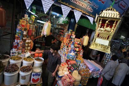 Palestinians buy goods at a market during the holy fasting month of Ramadan, in Gaza City, August 26, 2009.