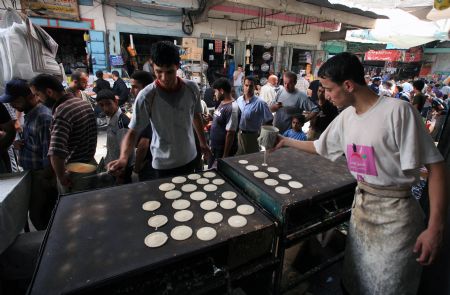 Palestinians buy goods at a market during the holy fasting month of Ramadan, in Gaza City, August 26, 2009.