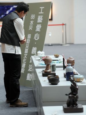 A man views exhibits at the charity sale zone on the Craft Taiwan 2009 in Taipei, southeast China's Taiwan Province, August 27, 2009. The Craft Taiwan 2009 will open to the public on Friday with over 100 craftwork from nearly 60 artists on shown. The income of charity sale during the Craft Taiwan 2009 will be donated to the area hit by typhoon Morakot in Taiwan.