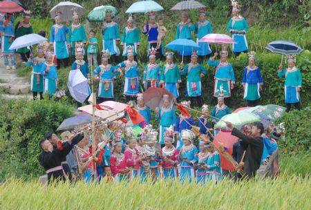 Villagers of the Miao ethnic group in festive dress offer sacrifice to the ancestors at the Chixin Festival, or New Grain Tasting Festival, in a village of the Miao ethnic group in Duyu City of southwest China's Guizhou Province, August 28, 2009. 