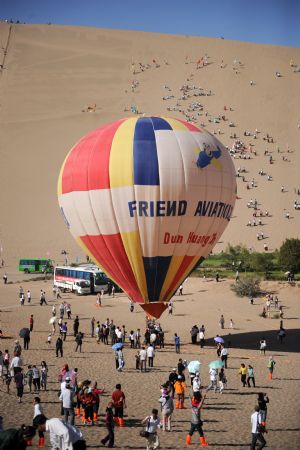 A hot-air balloon is seen in Dunhuang, northwest China's Gansu Province, August 30, 2009. 