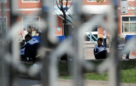 Students play at ground of a middle school in Lanzhou, capital of northwest China's Gansu Province, August 31, 2009. A/H1N1 flu cases broked out in the middle school there since August 28, and the confirmed infected patients grew to 26 till 3:00 PM August 30.