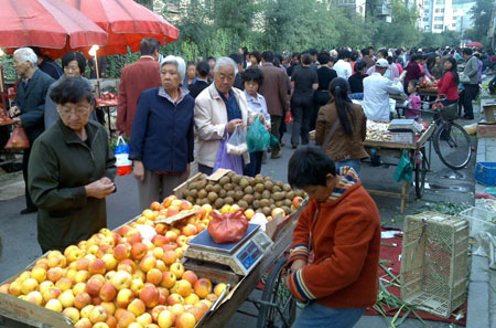 Residents go around at a market on Meiqi Lane in Urumqi, capital city of northwest China's Xinjiang Uygur Autonomous Region, September 4, 2009.