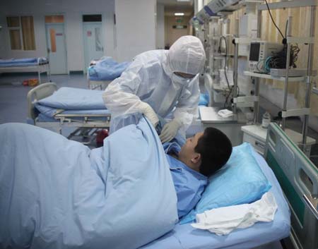 A patient infected with Influenza A/H1N1 virus receives medical treatment at Xinjiang Infectious Disease Hospital in Urumqi, capital city of northwest China's Xinjiang Uygur Autonomous Region, September 5, 2009.