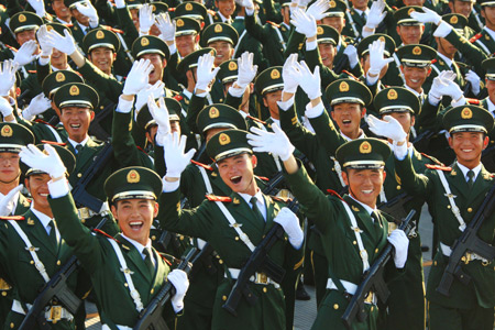 Photo taken on August 21, 2009 shows Chinese soldiers take part in the parade training in Beijing, capital of China.