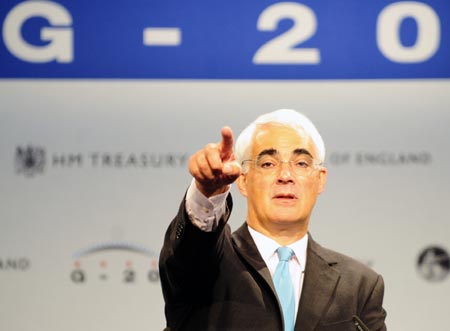 Britain's Chancellor of the Exchequer Alistair Darling fields questions at a news conference after the G20 Finance Ministers meeting in London, capital of the UK, September 5, 2009. G20 Finance ministers and central bank governors on Saturday agreed to take further actions to ensure sustainable economic growth. 