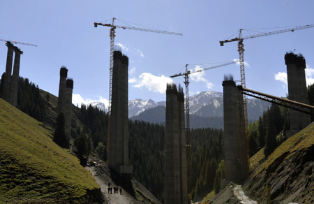 This photo taken on September 3, 2009 shows a section of a expressway connecting Sayram Lake and Guozigou being constructed above Tianshan Mountains in northwest China&apos;s Xinjiang Uygur Autonomous Region. The Sayram Lake-Guozigou Expressway, with a length of 56 KM, is very difficult to build up because it will get through Tianshan Mountains. The expressway is a section of the state highway from east China&apos;s Lianyungang to Horgos of Xinjiang, which is scheduled to be finished in 2010.