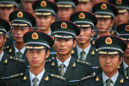 Photo taken on August 22, 2009 shows Chinese soldiers taking part in the parade training with the help of the strings in Beijing, capital of China. 