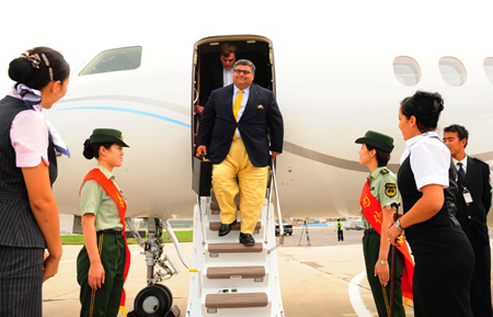 Iraqi Youth and Sports Minister Jassim Mohammed Jaafar steps down aircraft upon his arrival at the airport of Dalian, northeast China's Liaoning Province, September 7, 2009.