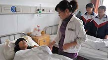 Victims of a gas leakage accident recieve medical treatment in a hospital in Lanzhou, northwest China's Gansu Province, September 8, 2009.
