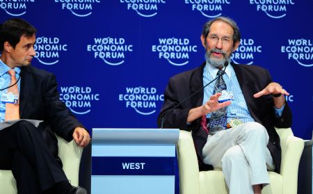Geoffrey B. West (R), President and distinguished professor of Santa Fe Institute of the United States, speaks during a forum focusing on global risks management at the Annual Meeting of the New Champions 2009 in Dalian, northeast China's Liaoning Province, September 10, 2009.