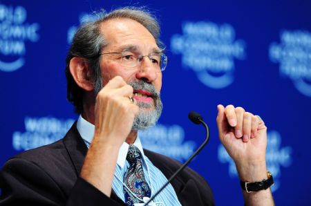 Geoffrey B. West (R), President and distinguished professor of Santa Fe Institute of the United States, speaks during a forum focusing on global risks management at the Annual Meeting of the New Champions 2009 in Dalian, northeast China's Liaoning Province, September 10, 2009.