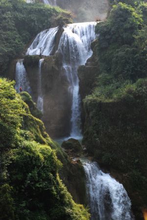 Photographers shoots the Sanla waterfalls in Guangnan County, Zhuang and Miao Autonomous Prefecture of Wenshan Autonomous Prefecture, southwest China's Yunnan Province, September 6, 2009.