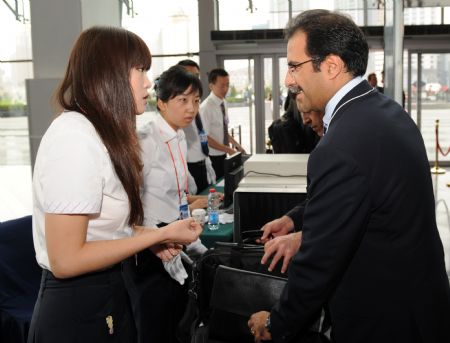 Participants check in for the first day meeting of the Annual Meeting of the New Champions 2009, or Summer Davos, in Dalian, northeast China&apos;s Liaoning Province, September 10, 2009.
