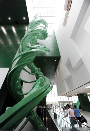 People visit the new hall of China Science and Technology Museum in Beijing, China, September 13, 2009. The new hall of China Science and Technology Museum which located in the Olympic Park will open to the public on September 20.