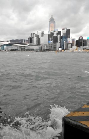 Dark clouds hang over in Hong Kong, south China, on September 14, 2009. The Hong Kong Observatory issued a warning on 6 PM on Monday for the northeast gale brought about by tropical storm Koppu, asking local people to take precautions and stay away from the sea.